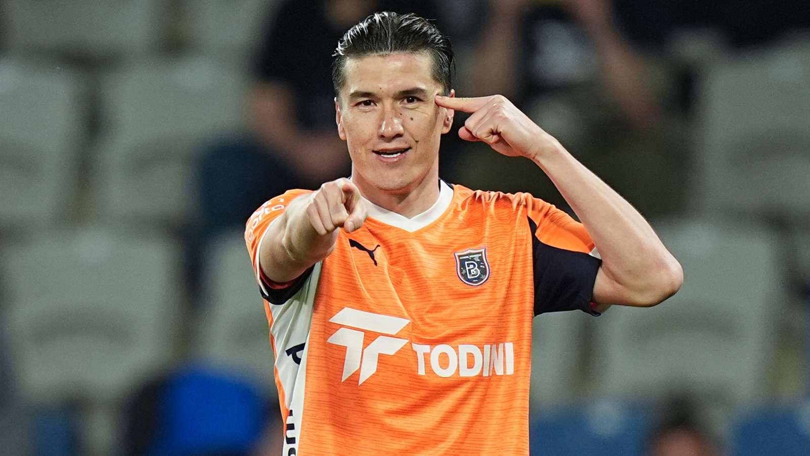 Başakşehirli Shomurodov, kariyer sezonunu geçiriyor