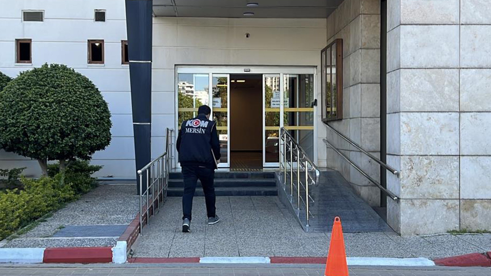 Belediyeden işe gitmeyen personele 23 ay maaş!