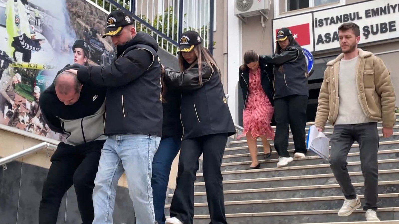 Çalıştığı firmayı 211 milyon dolandırdı; 2 suç ortağıyla yakalandı