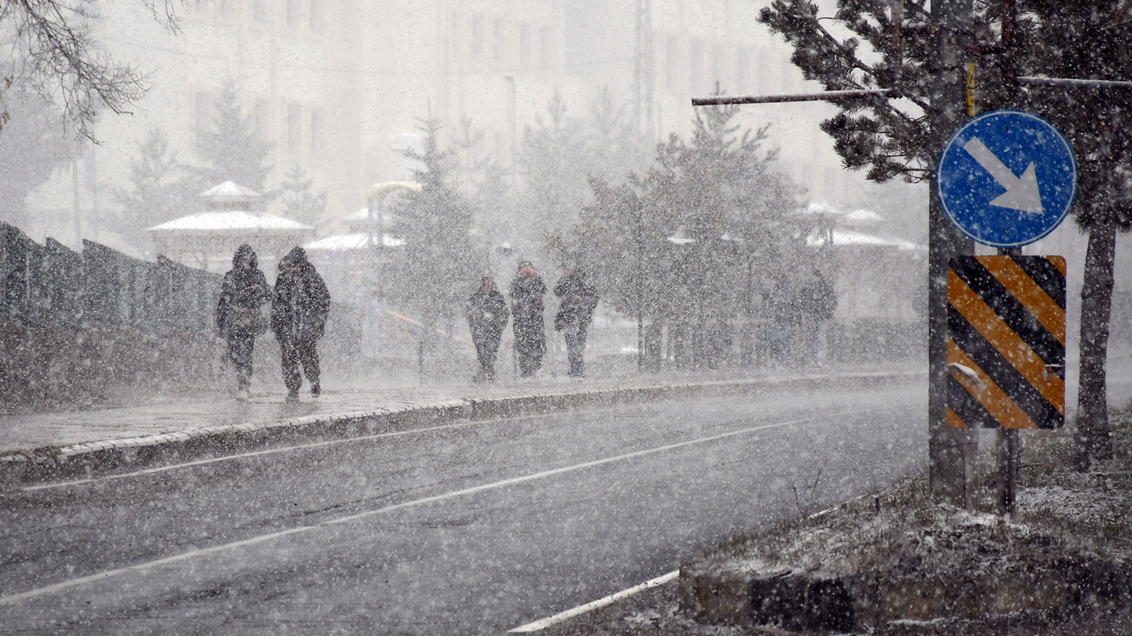Hafta sonu hava nasıl olacak? Meteoroloji'den bazı illerimiz için kar ve sağanak uyarısı!
