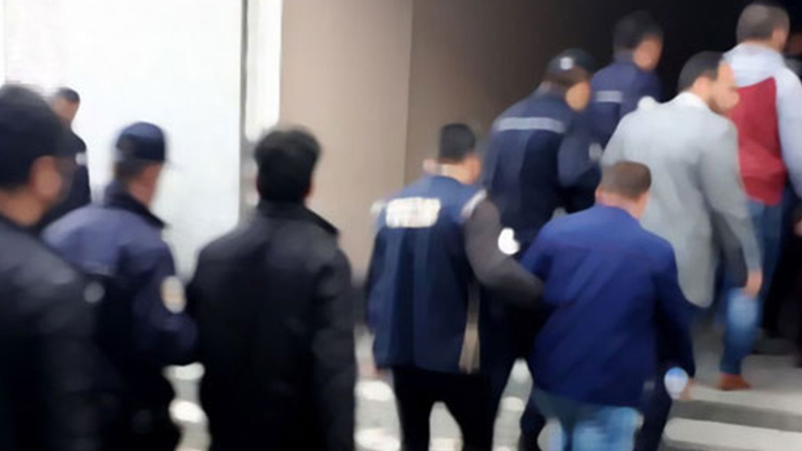 Halfeti Belediyesine şafak operasyonu: Eski belediye başkanı ve 46 kişi gözaltına alındı