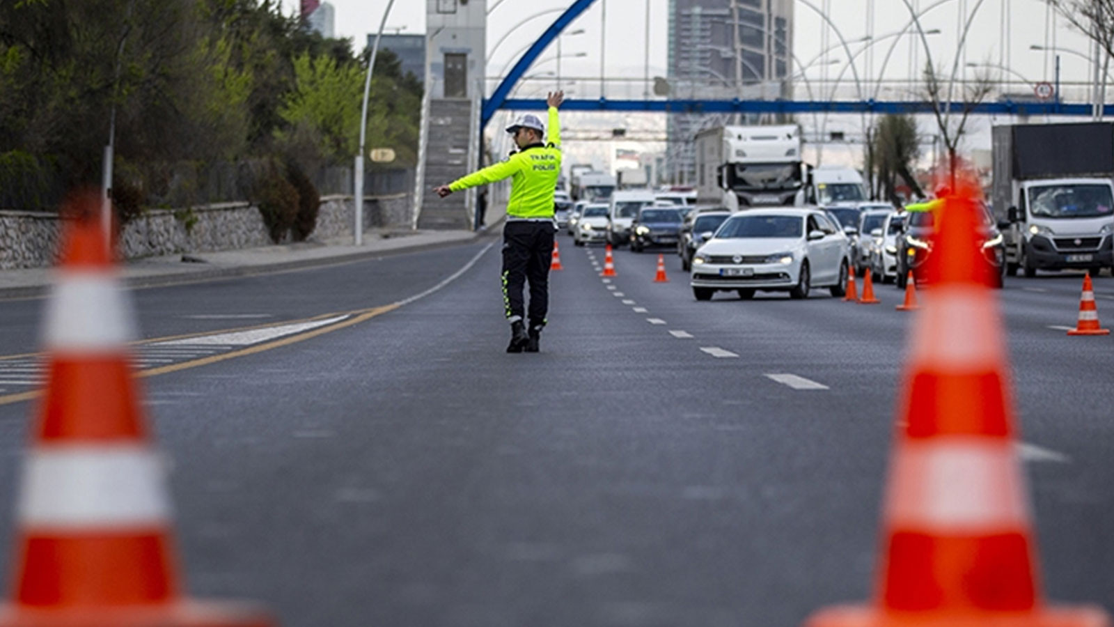 İstanbul'da iki yakada bazı yollar geçici olarak trafiğe kapatılacak