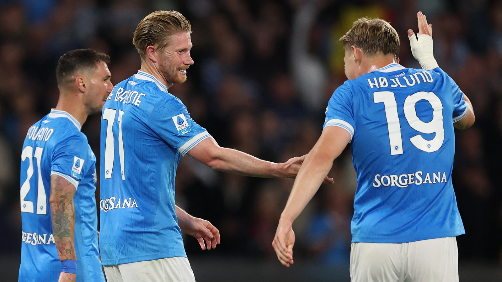 Napoli, 4 golle kazanarak şampiyonluk iddiasını sürdürdü