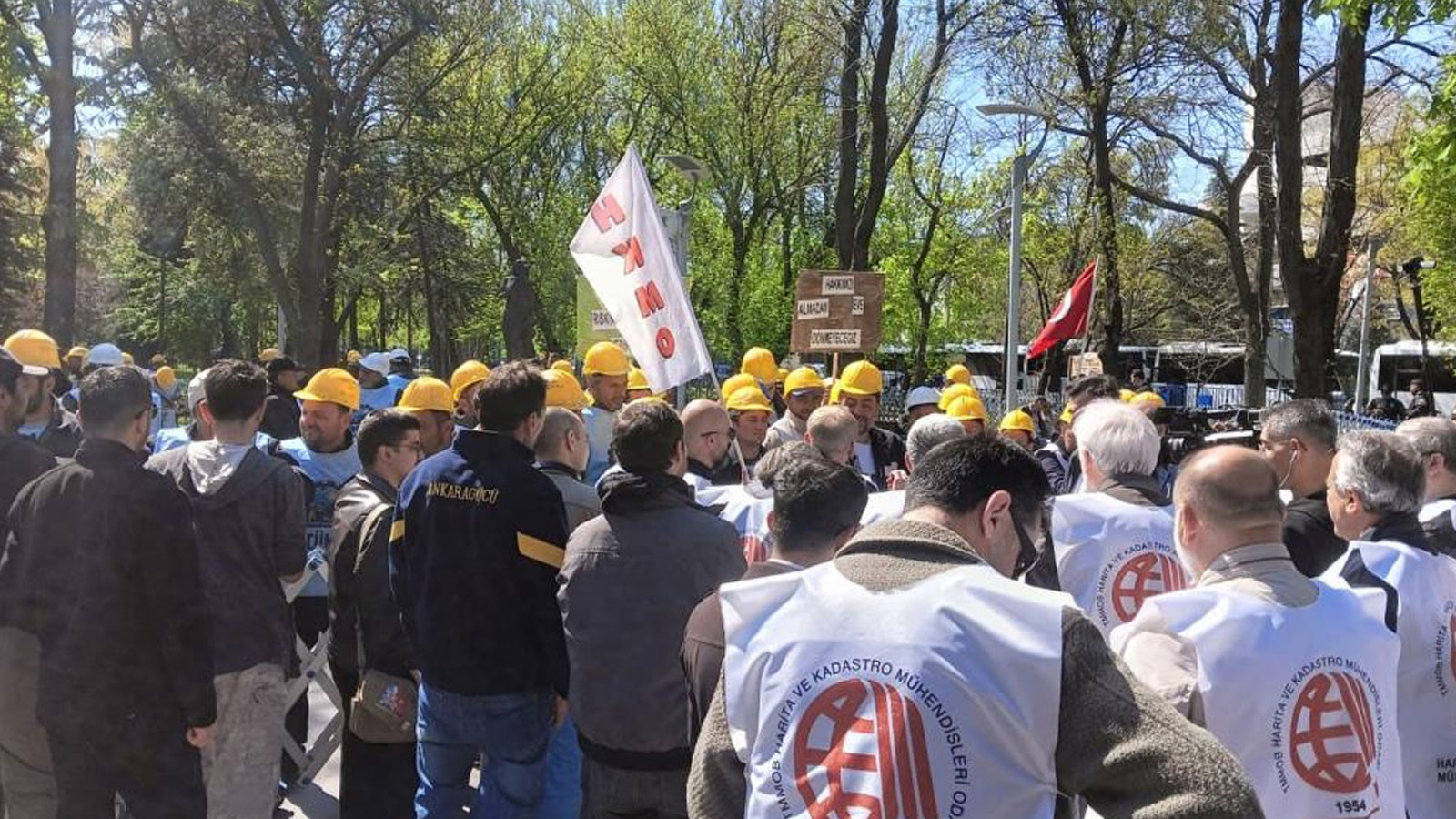 5 aydır maaş alamayan maden işçilerinin açlık grevi eylemi 6. gününde devam ediyor