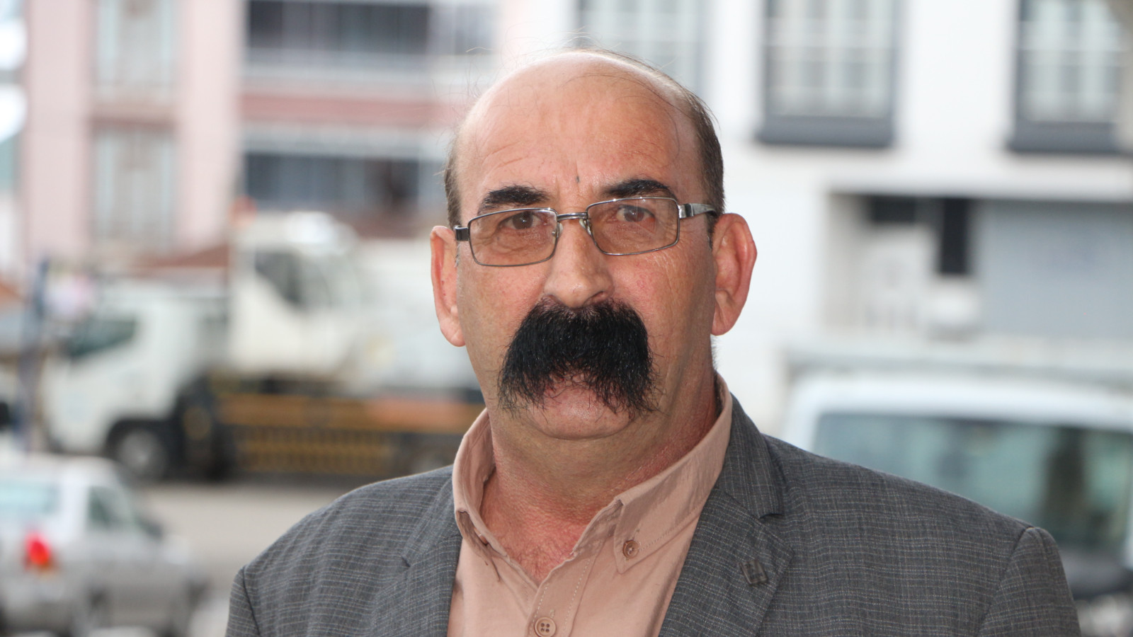 Bıyıklarıyla gündem olan ilçe başkanı: Çekemeyen, kıskanan çok var