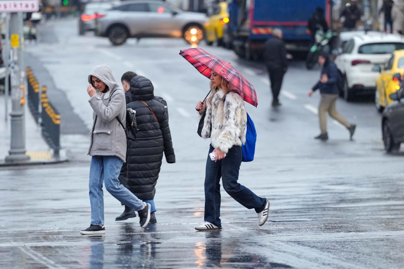5 gün gökyüzü karışıyor... Meteoroloji il il açıkladı: Sağanak da var güneş de! - Resim: 2