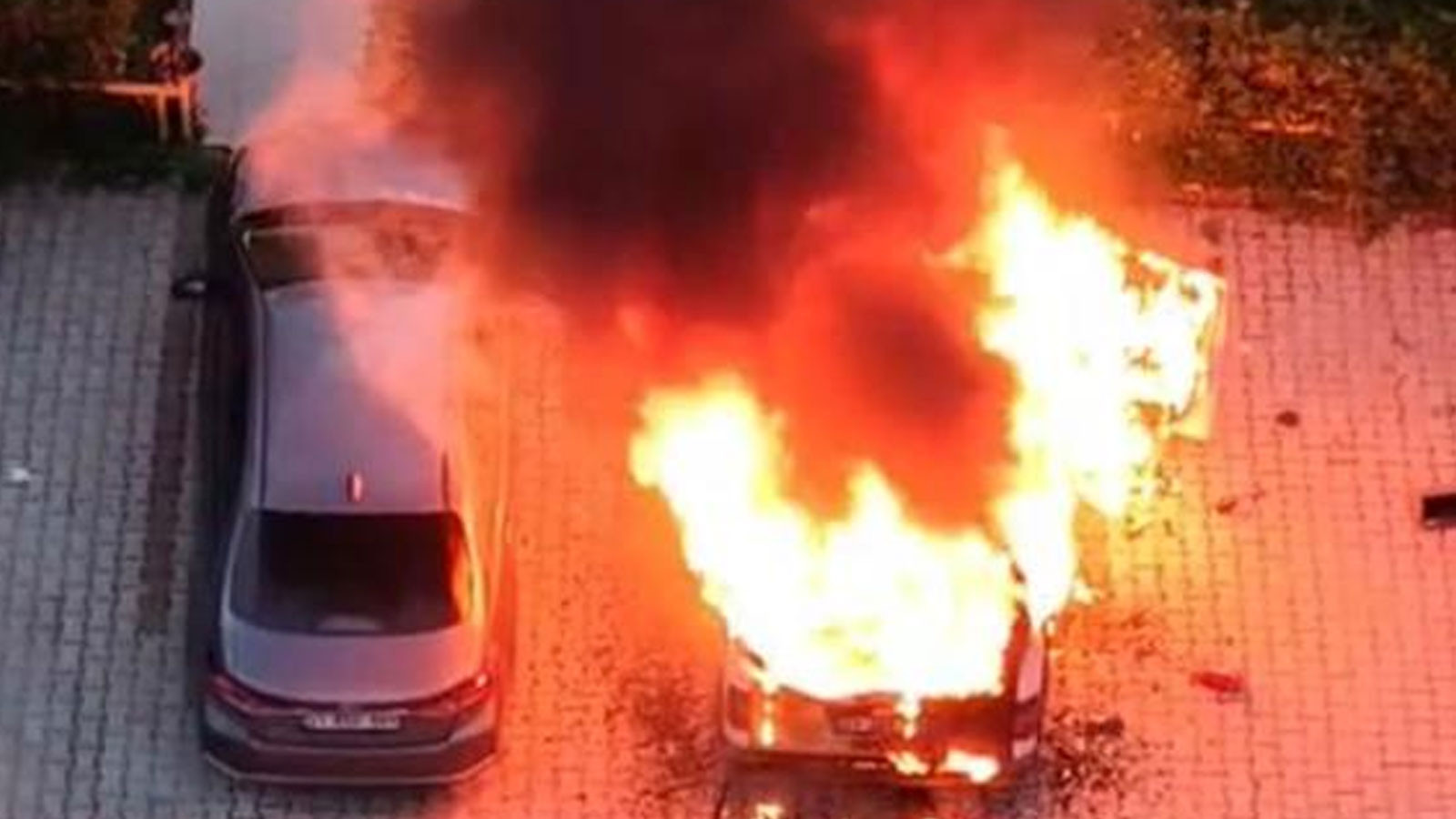 Diyarbakır’da site içinde çıkan yangın paniğe neden oldu