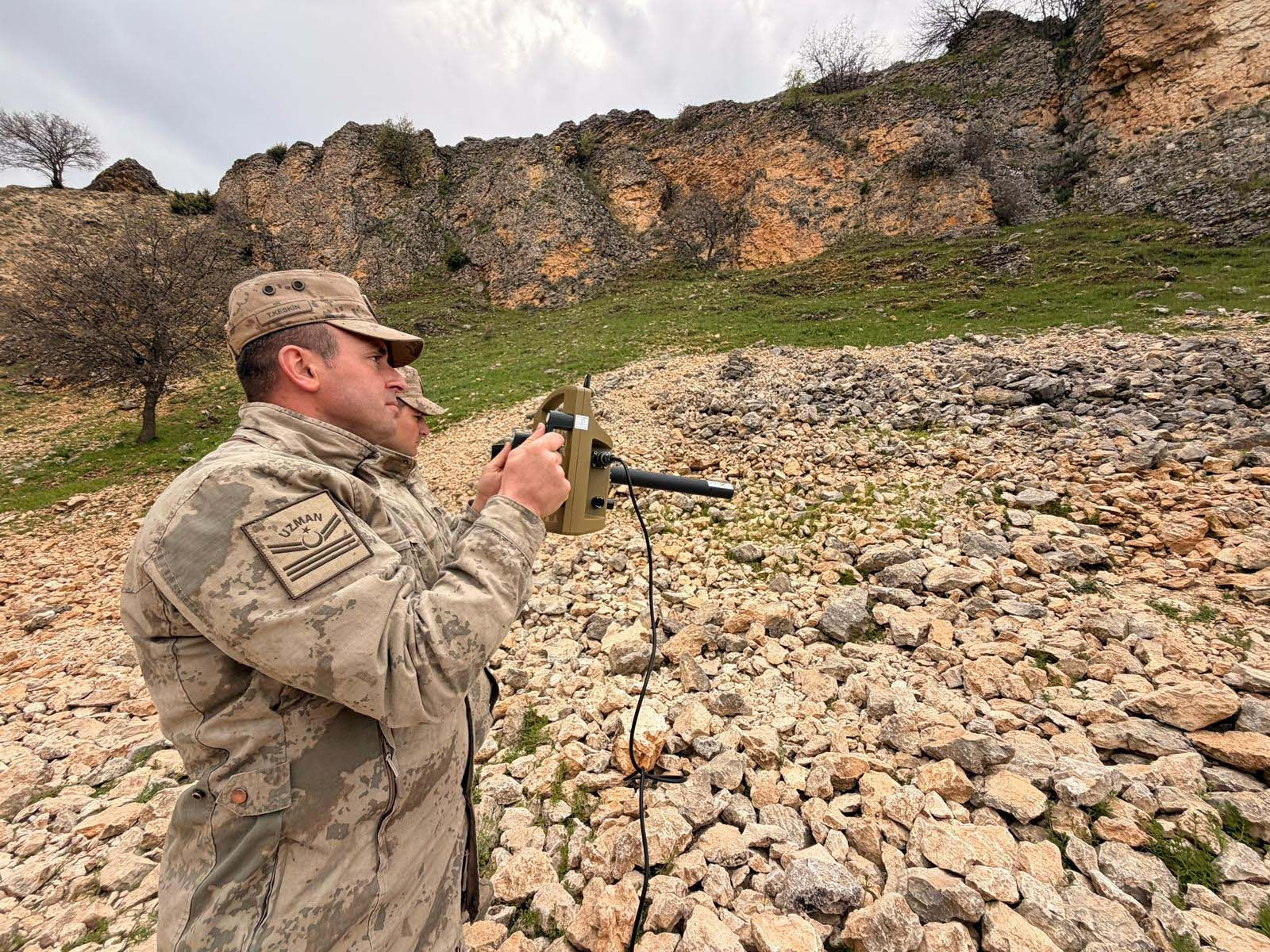 JAK ile JASAT ekipleri bölgede... Tunceli'de her yer didik didik aranıyor! - Resim: 3