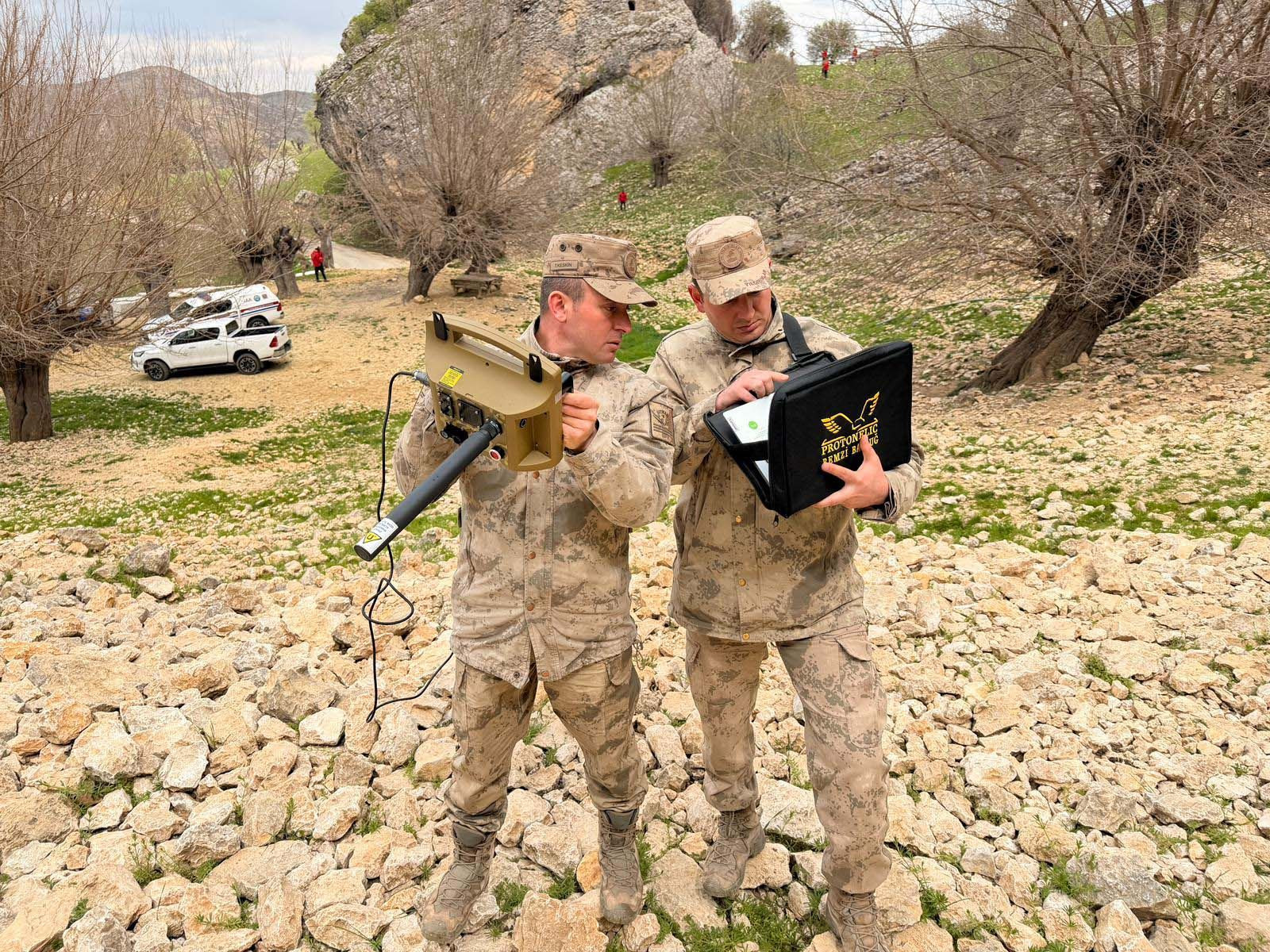 JAK ile JASAT ekipleri bölgede... Tunceli'de her yer didik didik aranıyor! - Resim: 5