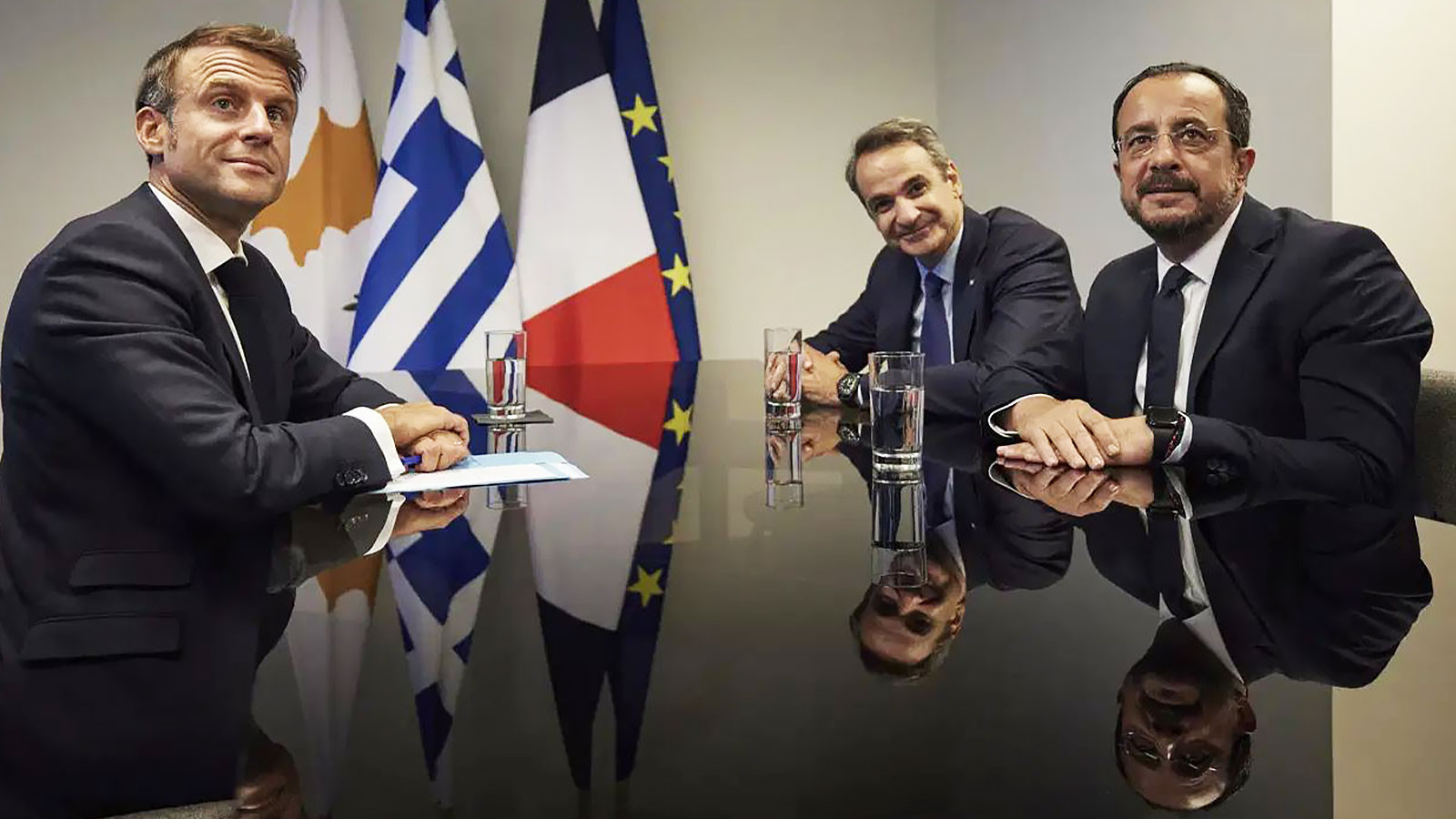 Türkiye'yi kuşatma hamlesi, 'Macron'dan savaş ilanı gibi destek!