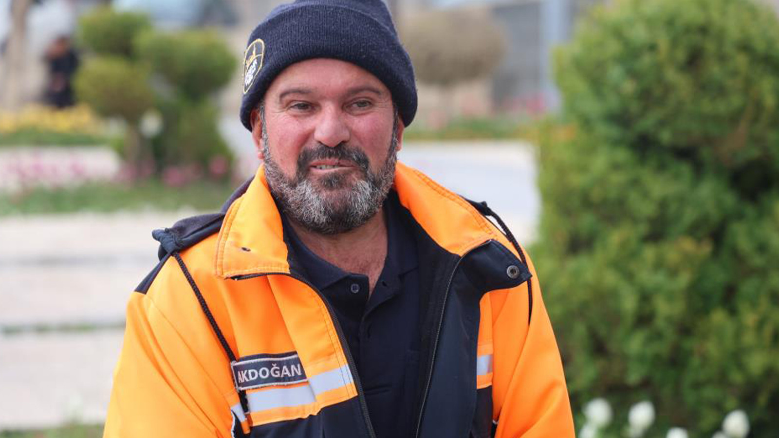 Temizlik işçisi bulduğu 150 bin TL'lik altını sahibine ulaştırdı