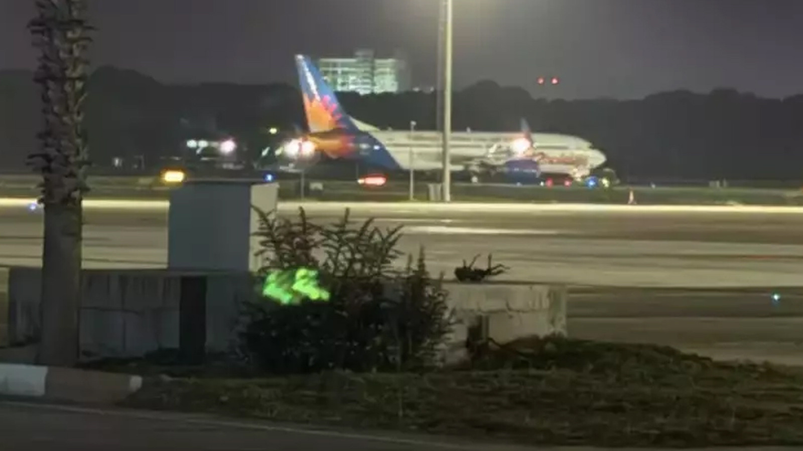 Antalya Havalimanı’nda sıcak saatler: Pilot aniden kusmaya başladı, uçak acil iniş yaptı