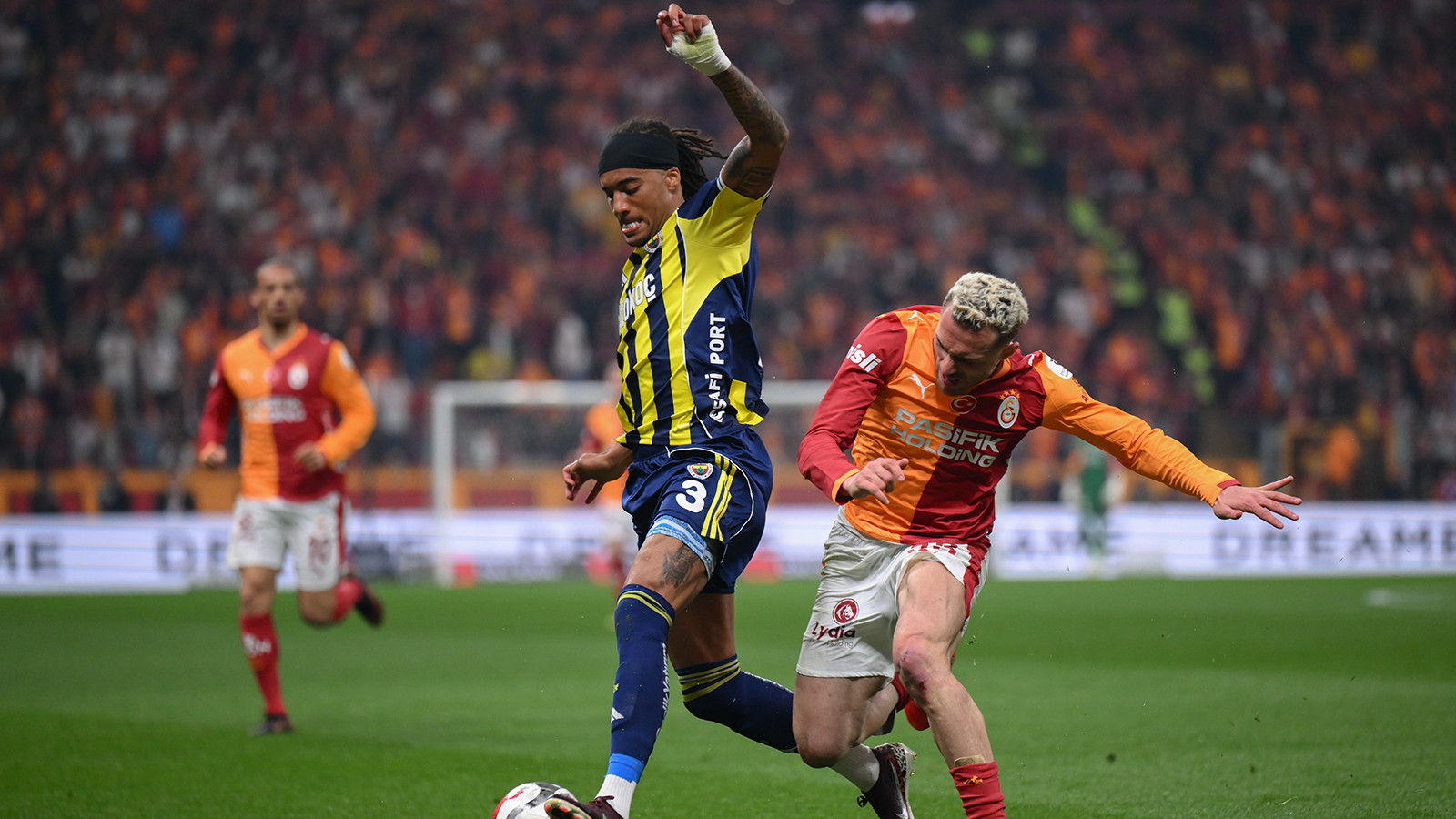 Fenerbahçe’de 4 futbolcu birden cezalı duruma düştü