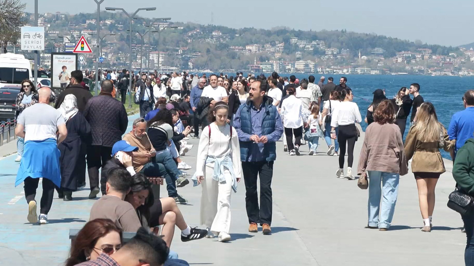 Güneşli havayı fırsat bilenler Bebek Sahili'ne akın etti