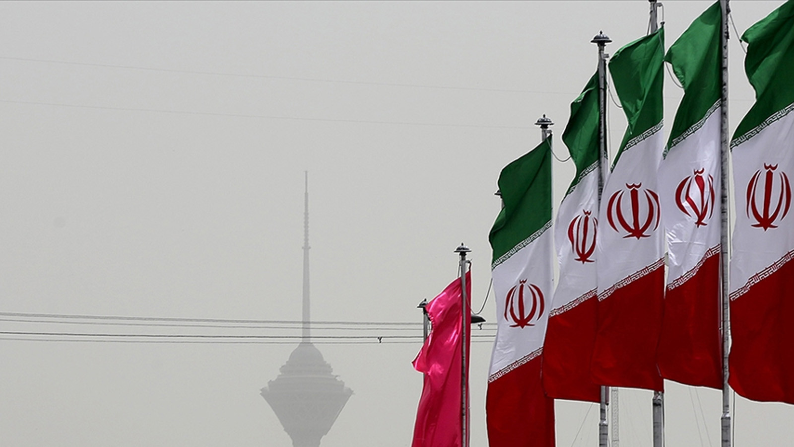 İran'dan ABD'ye rest: "Burası Venezuela değil"