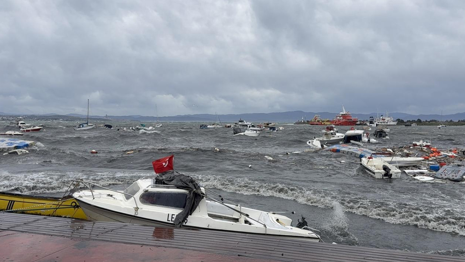 İstanbul Valiliğinden Batı Karadeniz için fırtına uyarısı