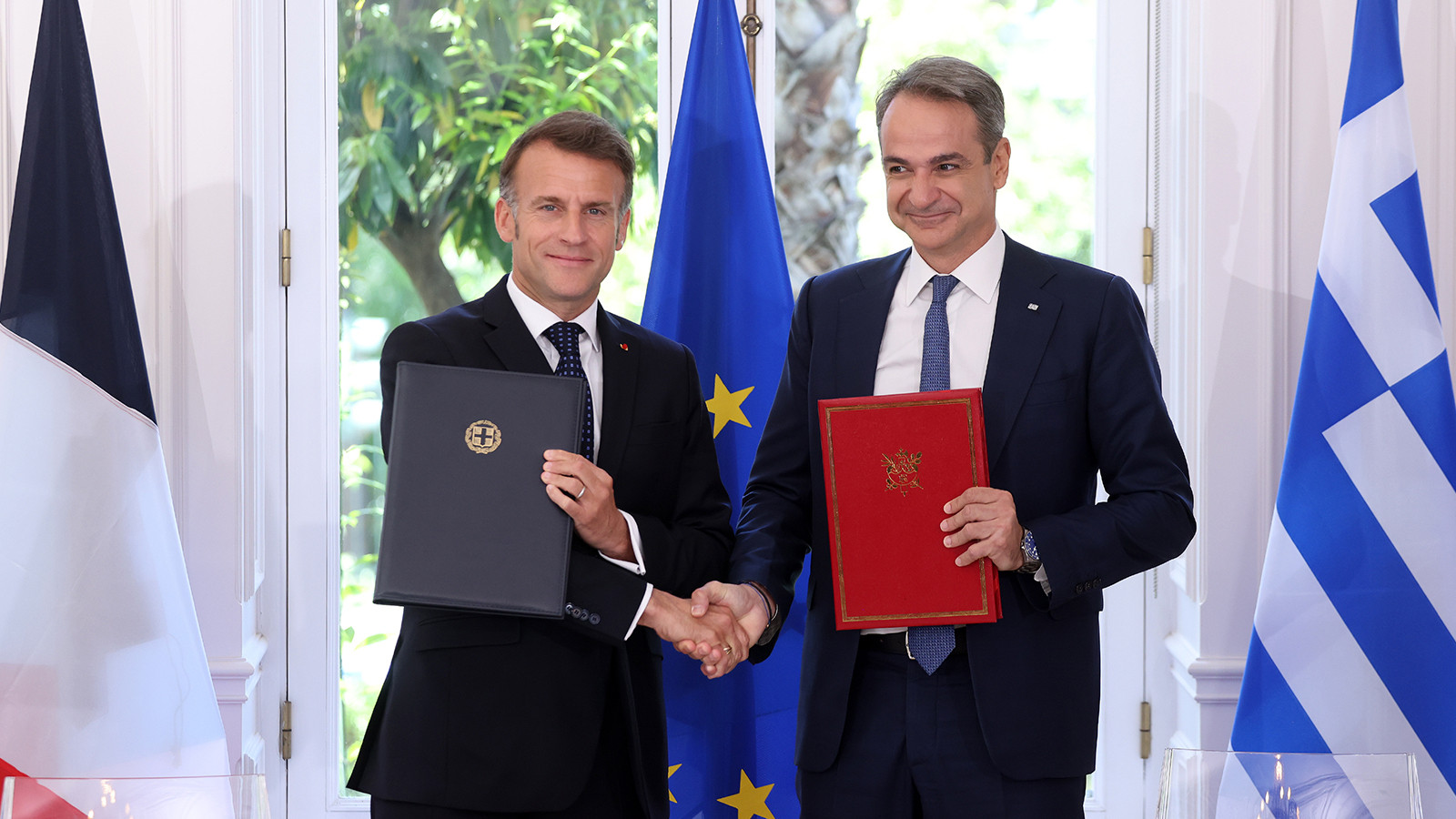 Yunanistan'da Macron eleştirisi!