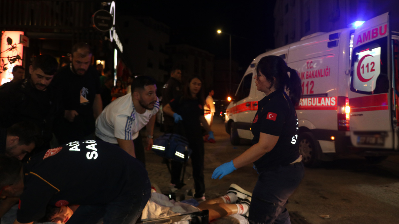 Antalya'da derbi zaferi kutlaması kabusa döndü: Taraftar bıçakla yaralandı