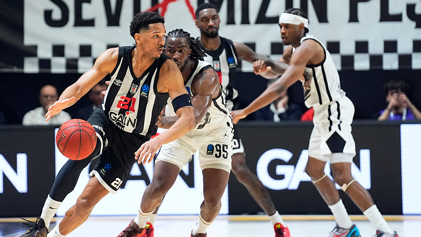 Beşiktaş, EuroCup'ta final serisini İstanbul'a taşımayı hedefliyor