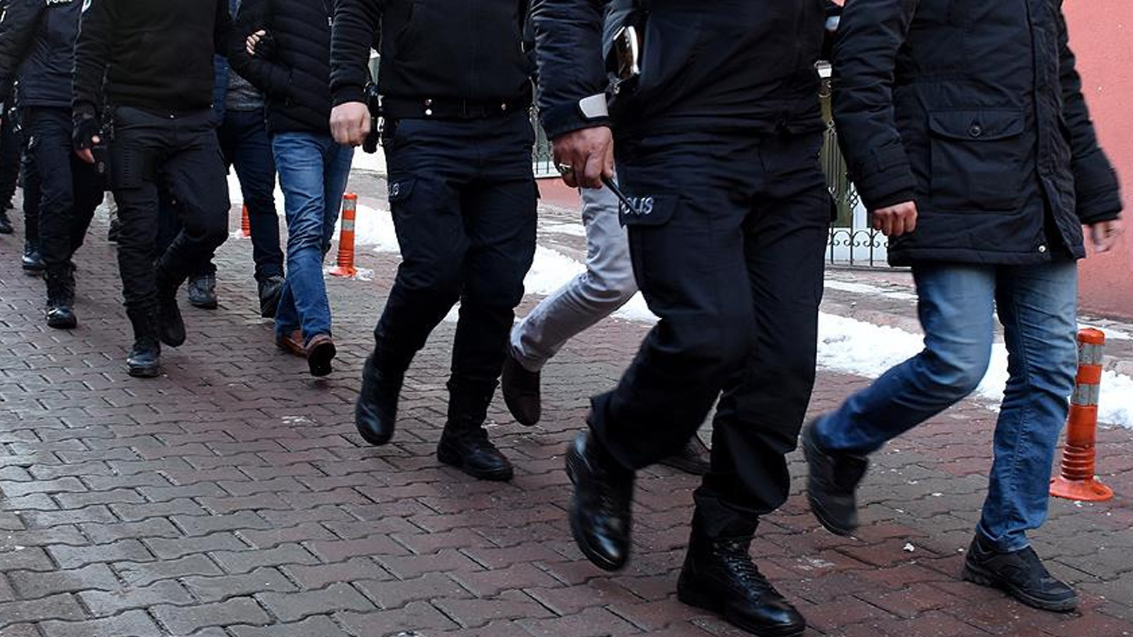 İstanbul merkezli 3 ilde yasa dışı bahis operasyonu: Çok sayıda gözaltı var