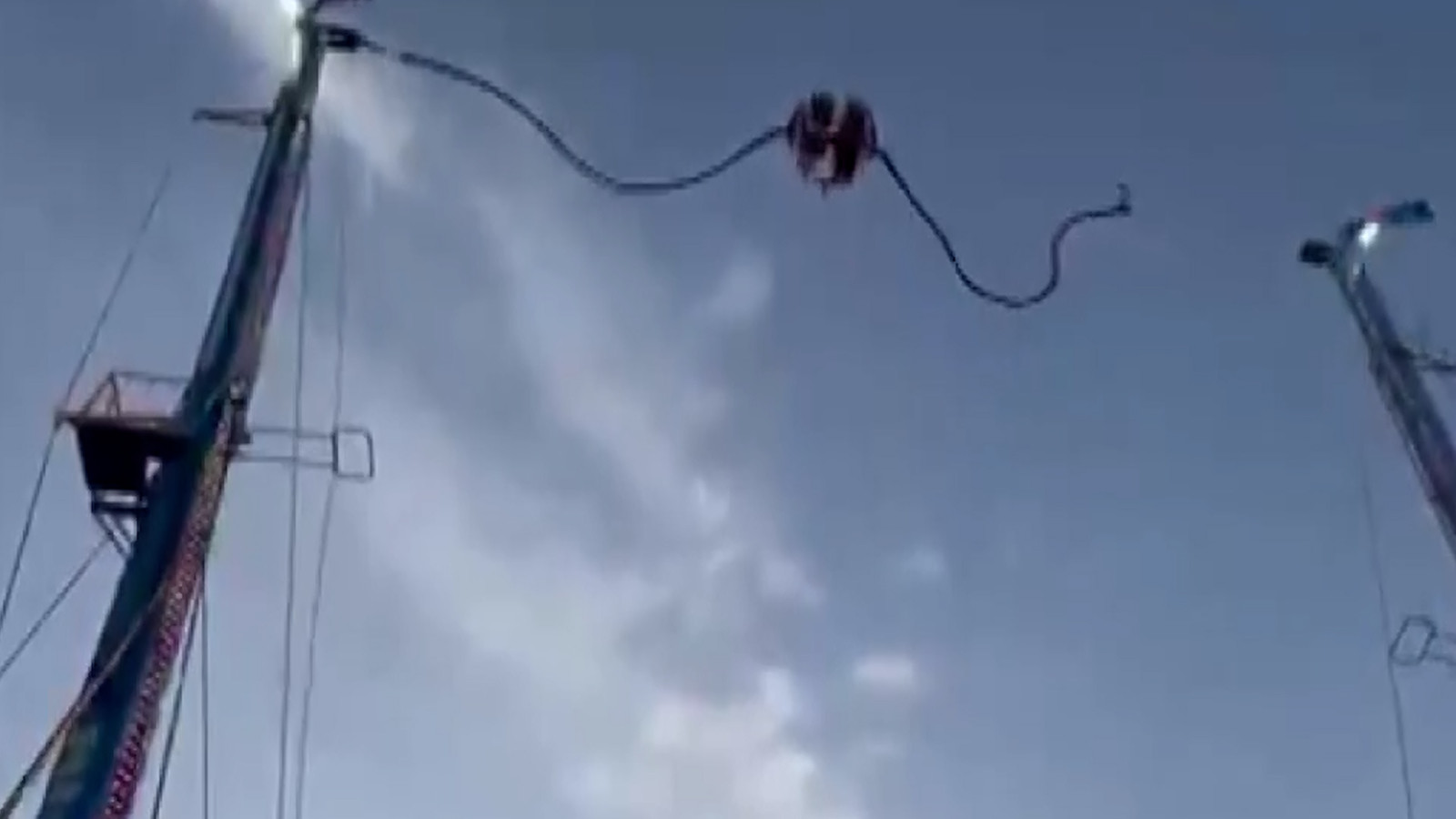 Lunaparkta dehşet anları: Sapan makinesinin kablosu koptu