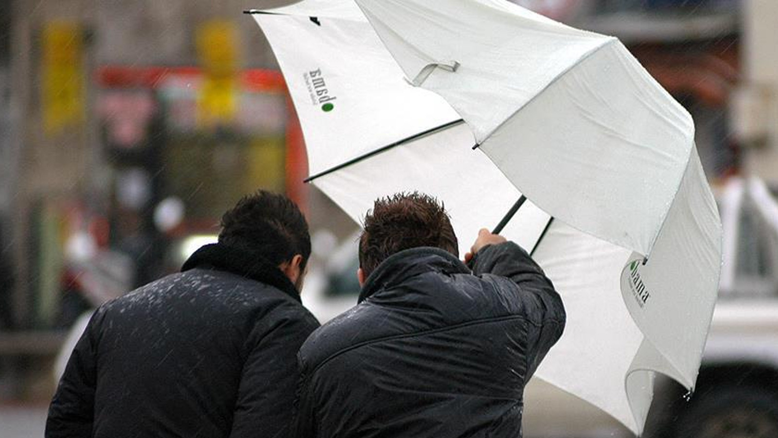 Meteoroloji yeni raporu yayımladı: Sıcaklık düşüyor, kuvvetli rüzgar geliyor