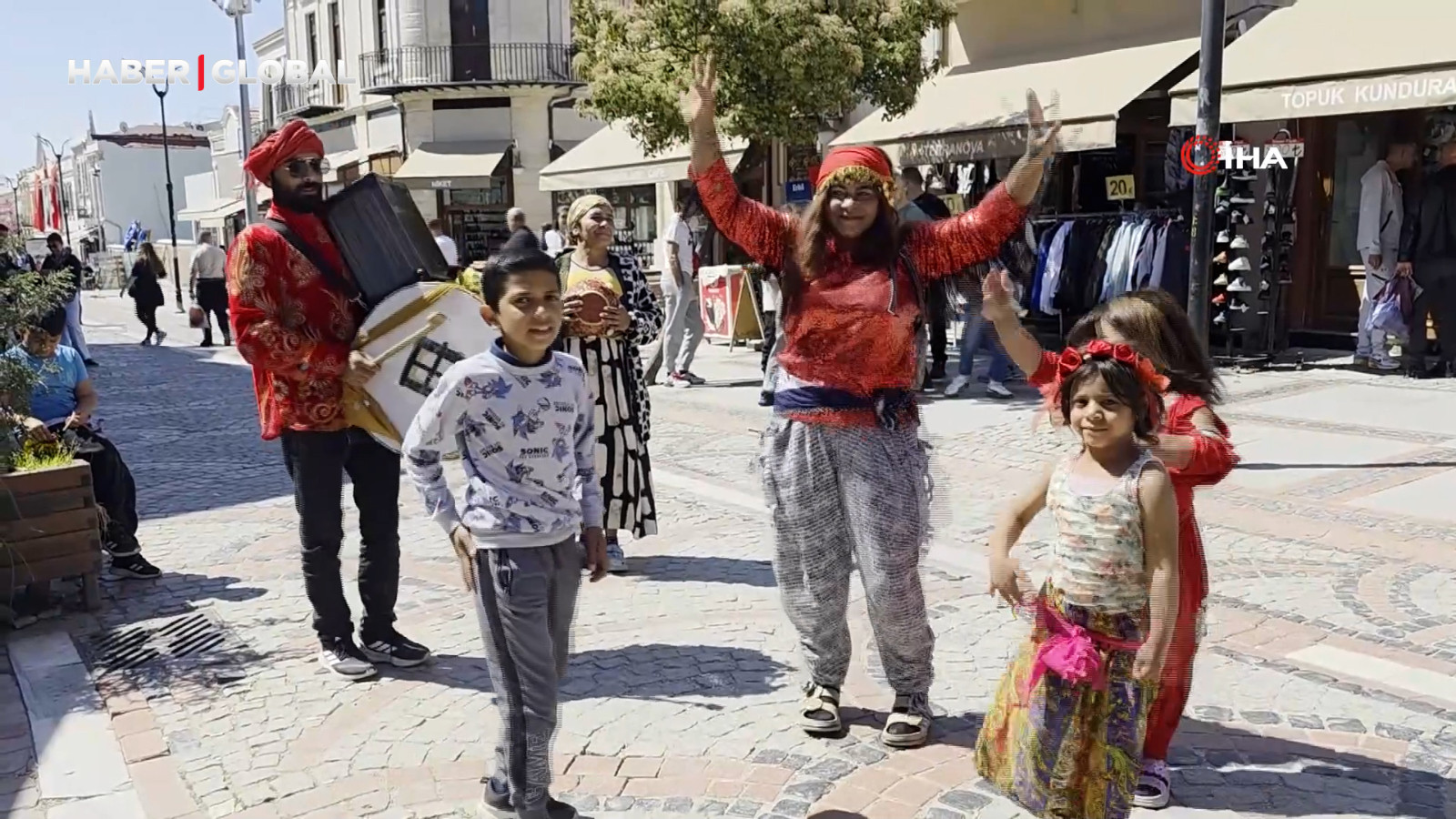 Romanlardan Kakava çağrısı: Şehir 9/8'lik ritimlerle şenlendi