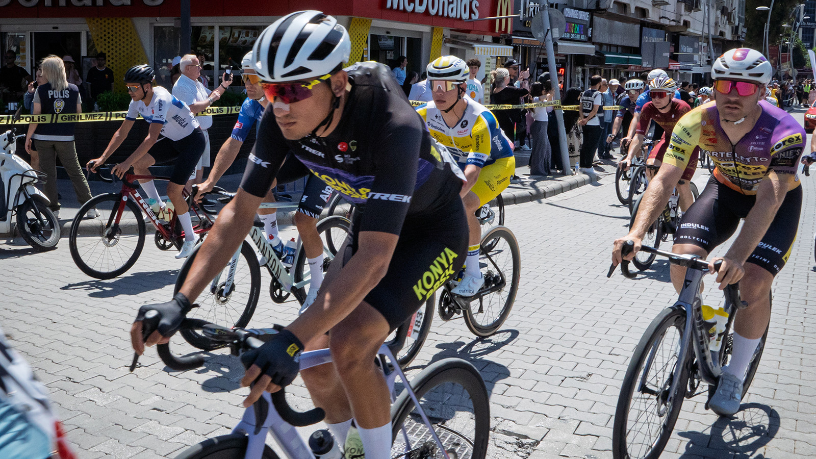 61. Cumhurbaşkanlığı Türkiye Bisiklet Turu'nun 3. etabını Ivan Ramiro Sosa kazandı