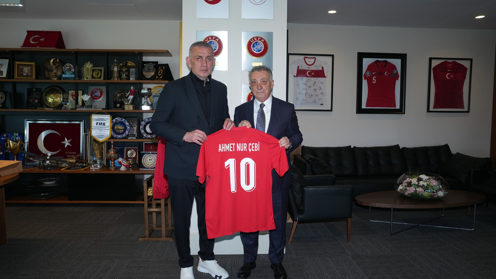 Ahmet Nur Çebi'den, TFF Başkanı İbrahim Hacıosmanoğlu'na ziyaret