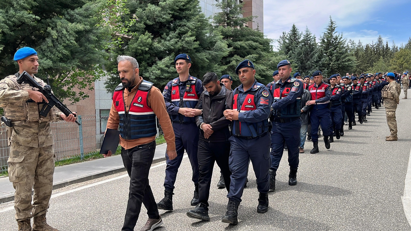 Gaziantep merkezli yasa dışı bahis operasyonu: 70 kişi tutuklandı