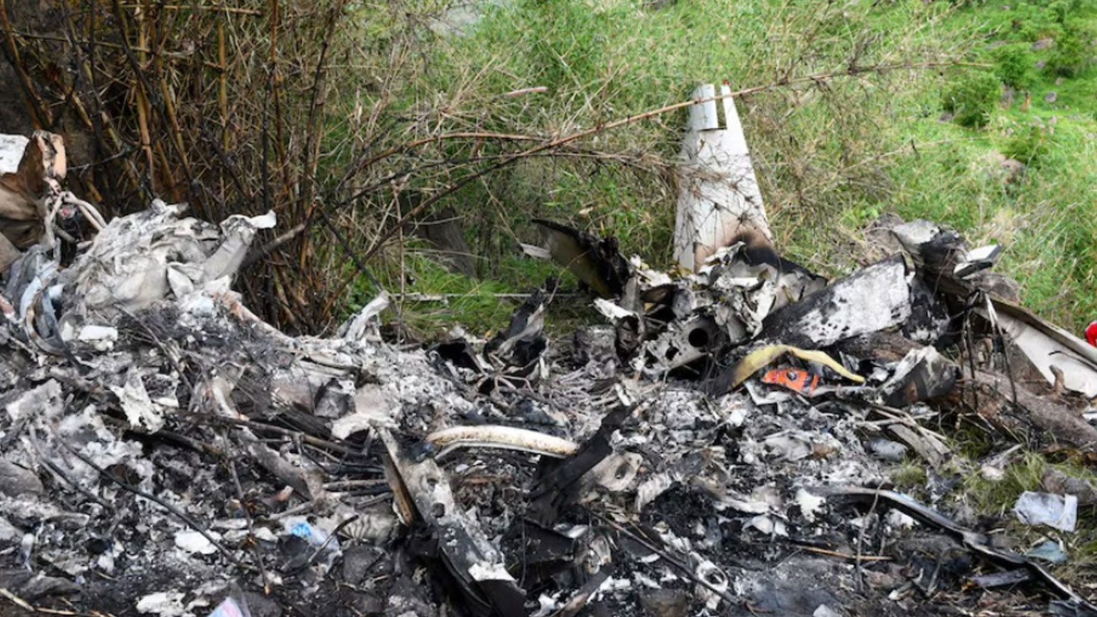 Güney Sudan'da yolcu uçağı düştü: Çok sayıda ölü var