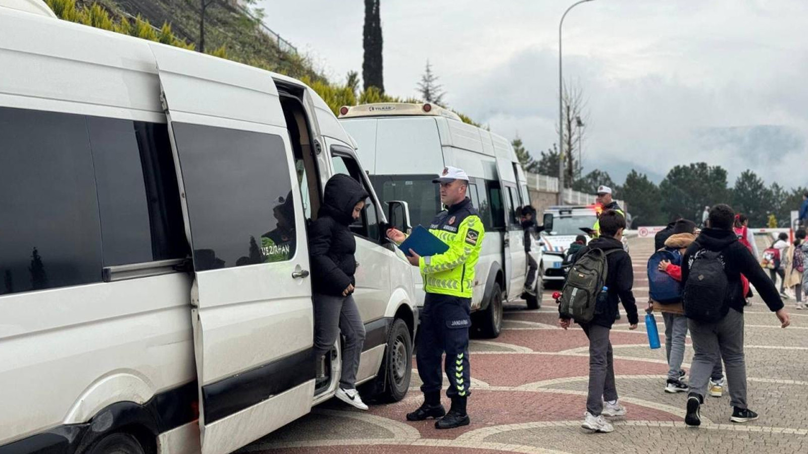 'Okul Taşıtı' yazmayan servis aracına para cezası
