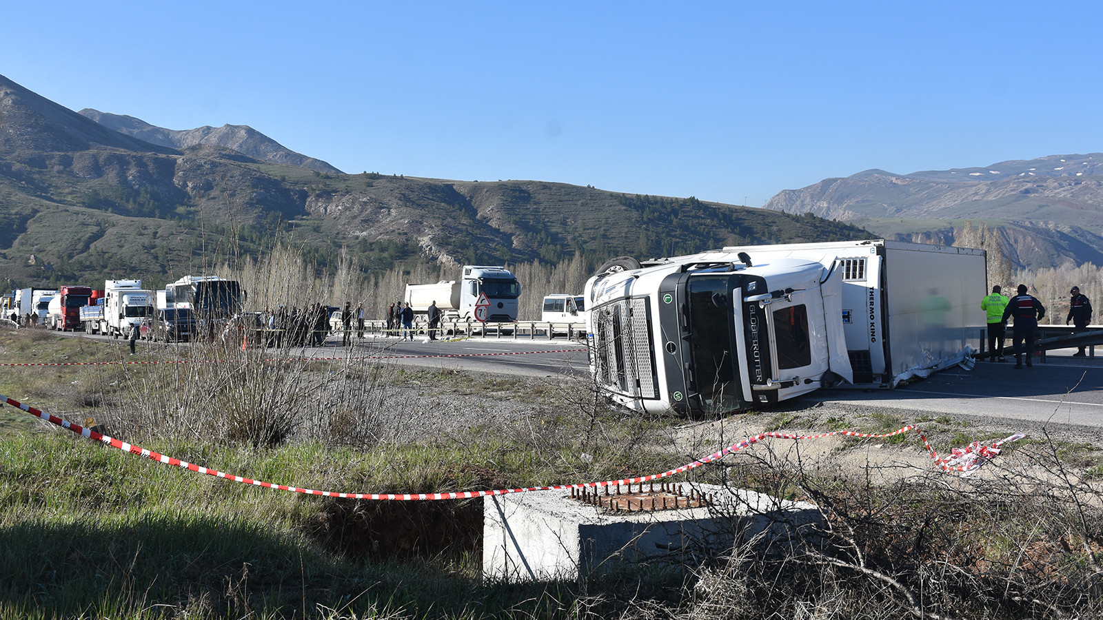 Sivas-Kayseri kara yolunda tır kazası