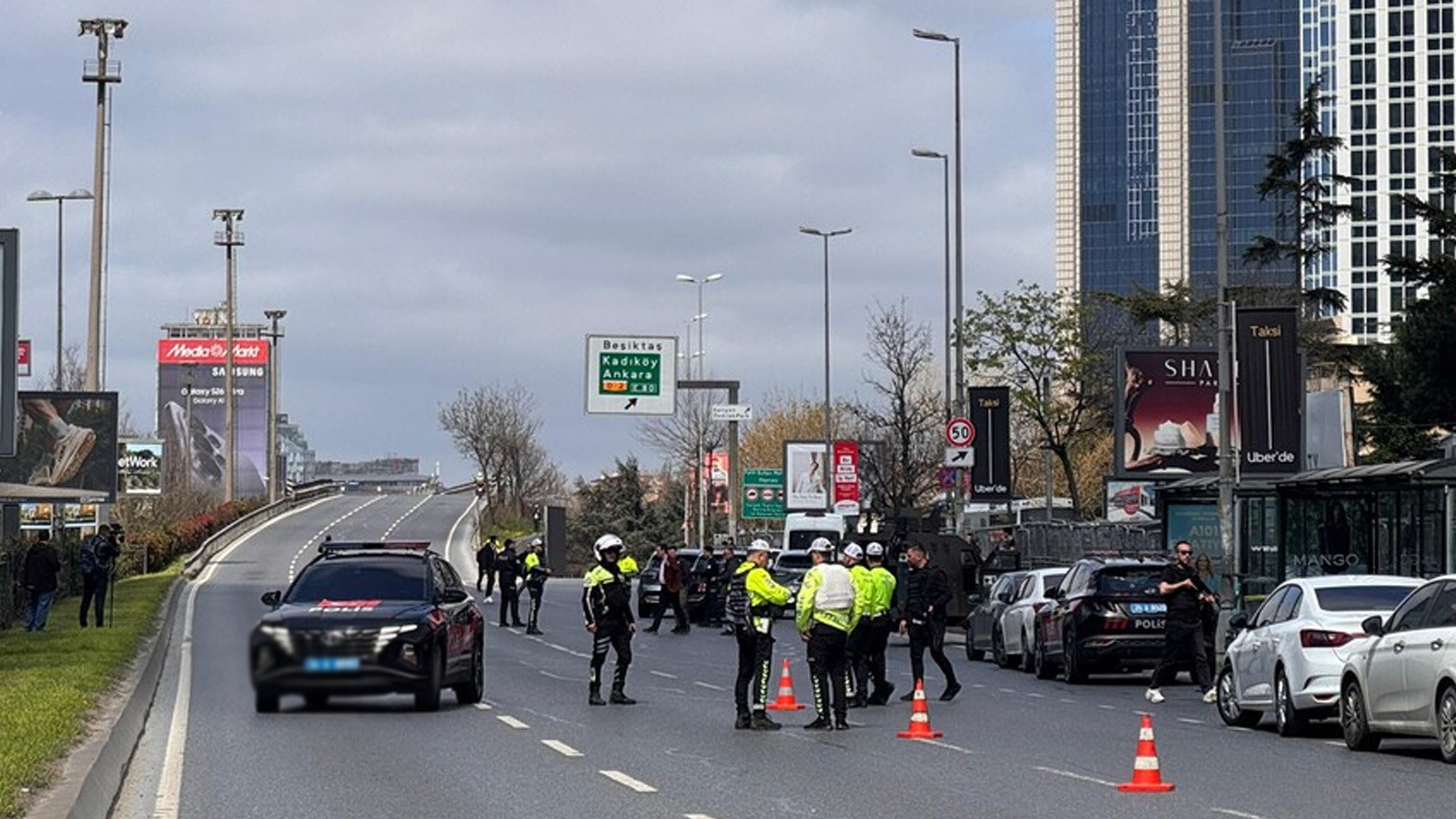 Terör saldırısında polislerle ilgili alaycı paylaşımlara 5 yıl kadar hapis istemi