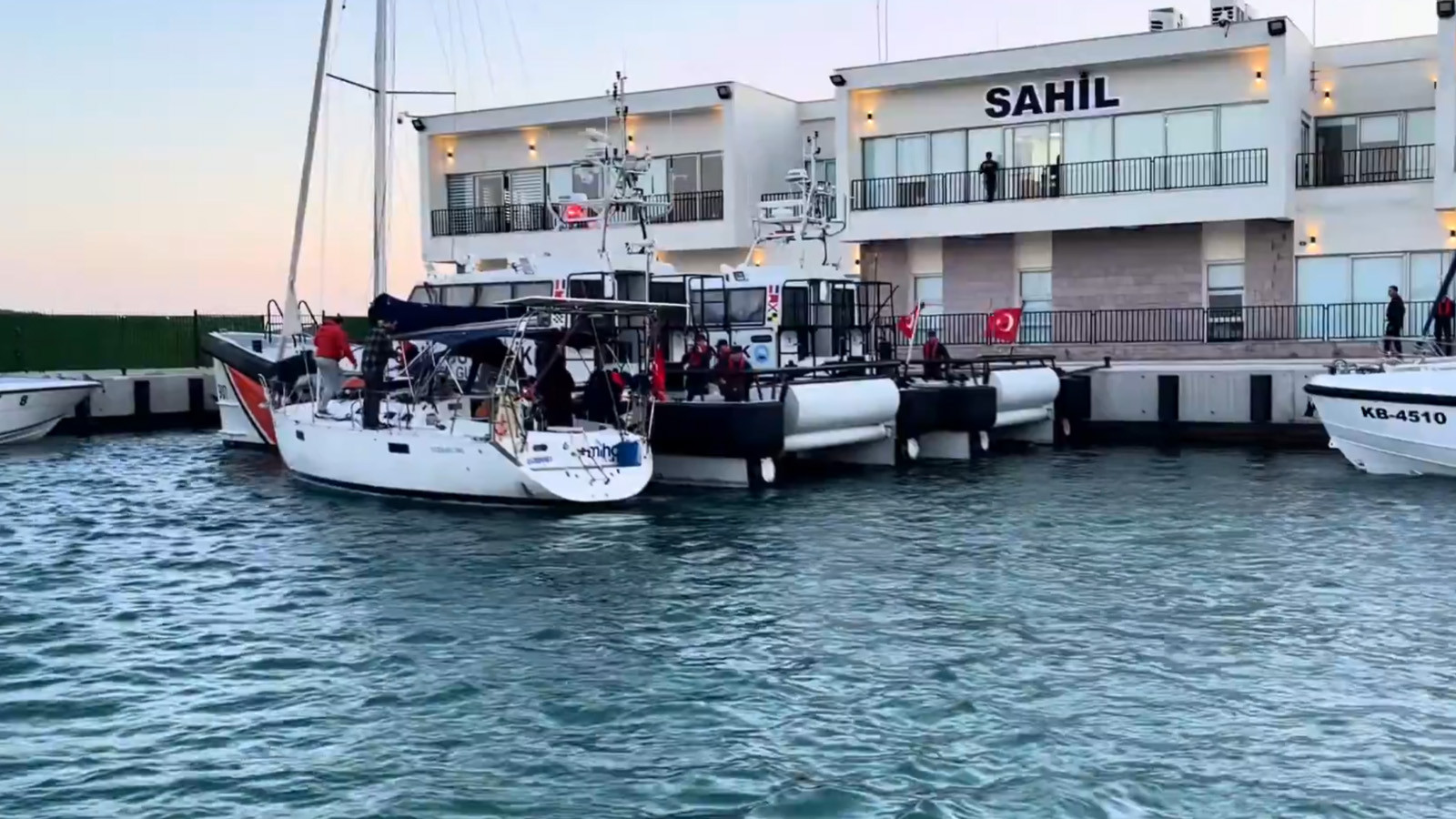 Balıkesir açıklarında tekneye operasyon: 158 kilogram uyuşturucu ele geçirildi