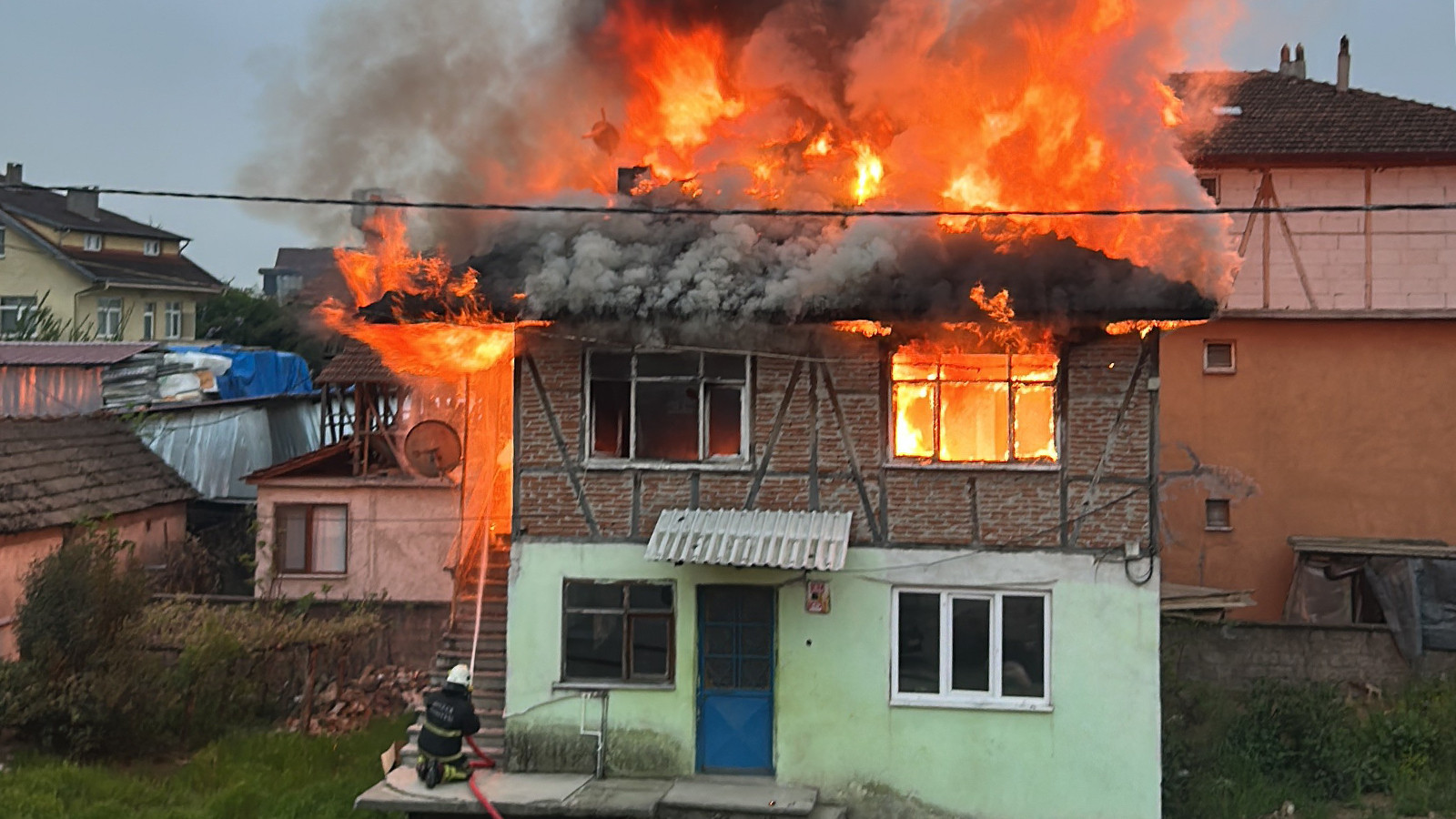Düzce'de ev yangını!
