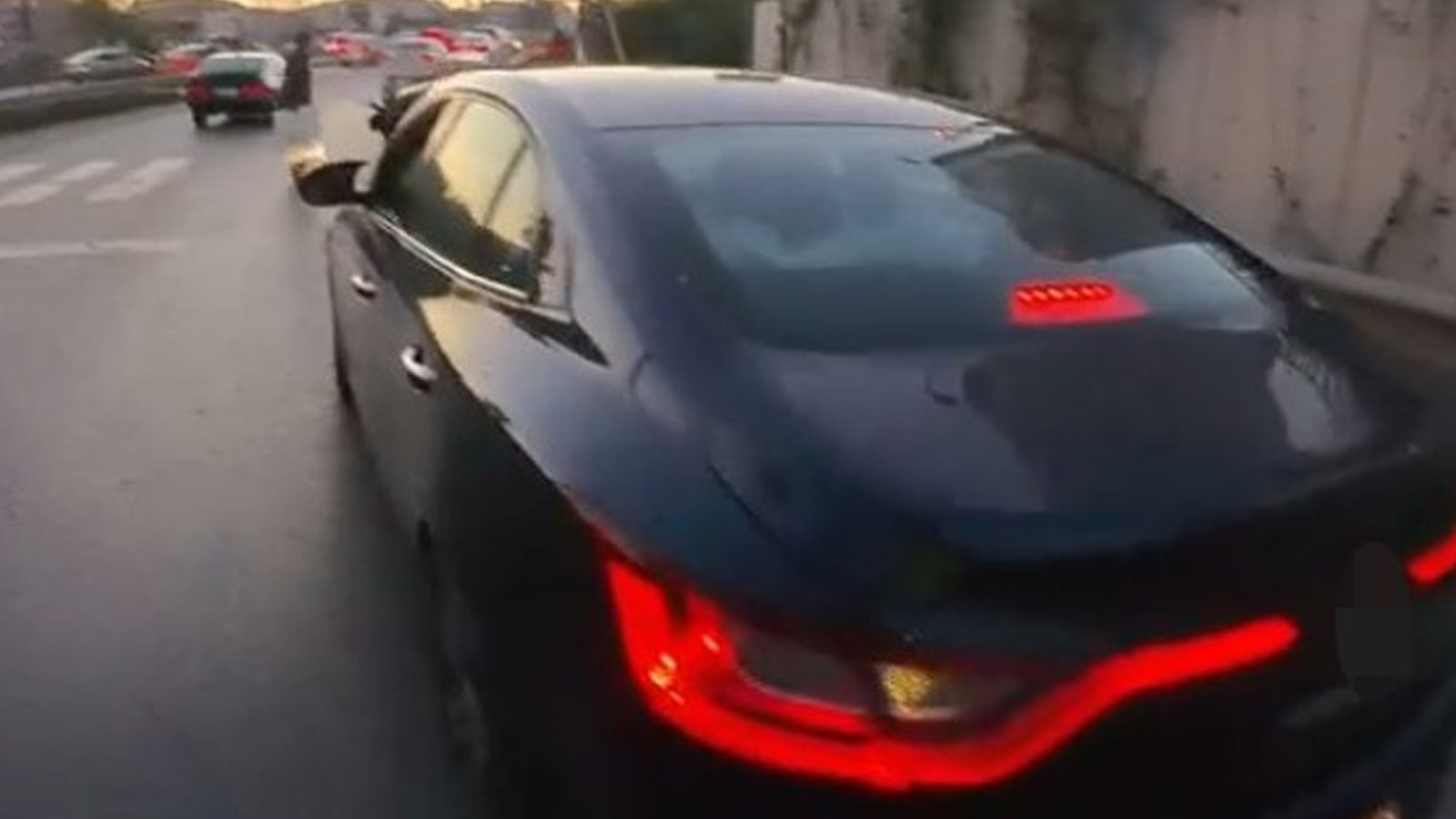 İstanbul'da yaya geçidinde yavaşlamayan sürücüye ceza yağdı