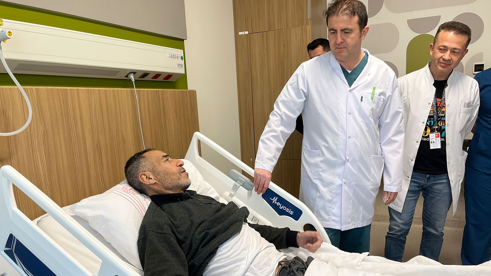 Karın ağrısı ve şişkinlik şikayetiyle hastaneye gitti; 8 kiloluk böbreği ameliyatla alındı