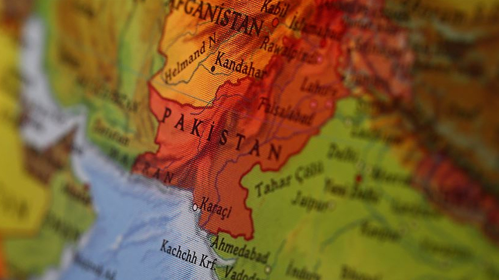 Pakistan'da suç örgütüne üye 9 kişi öldürüldü