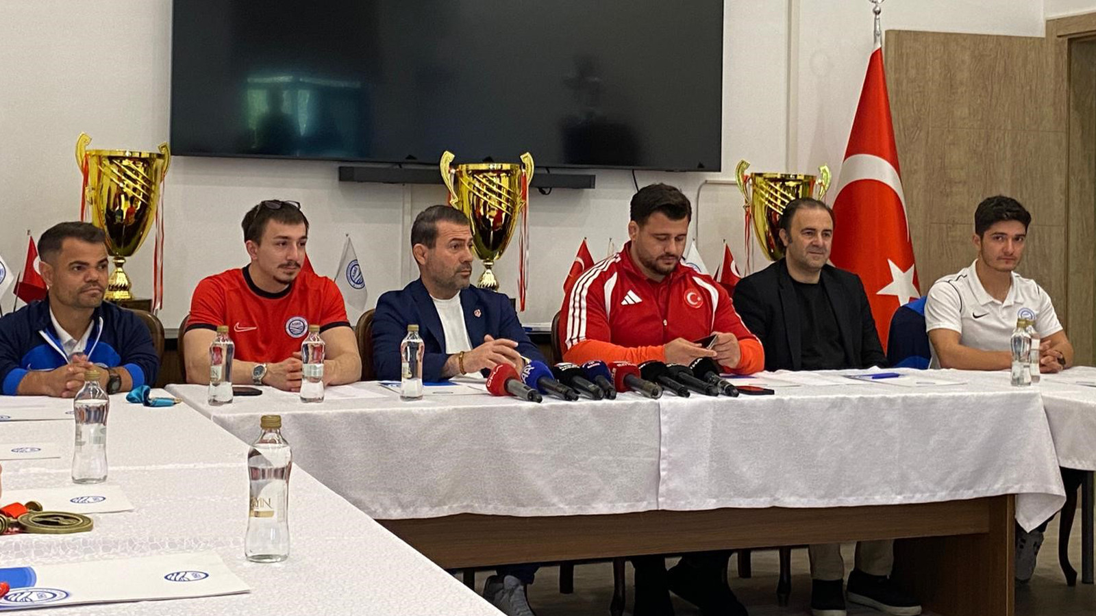 Rıza Kayaalp: "Aktif güreş yapmayan Taha Akgül rekoru kırmaya daha yakın"