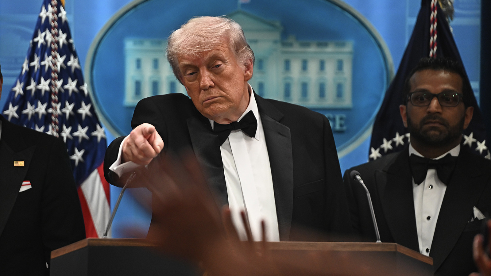 Trump 'İran'a ablukayı büyütün' talimatı verdi