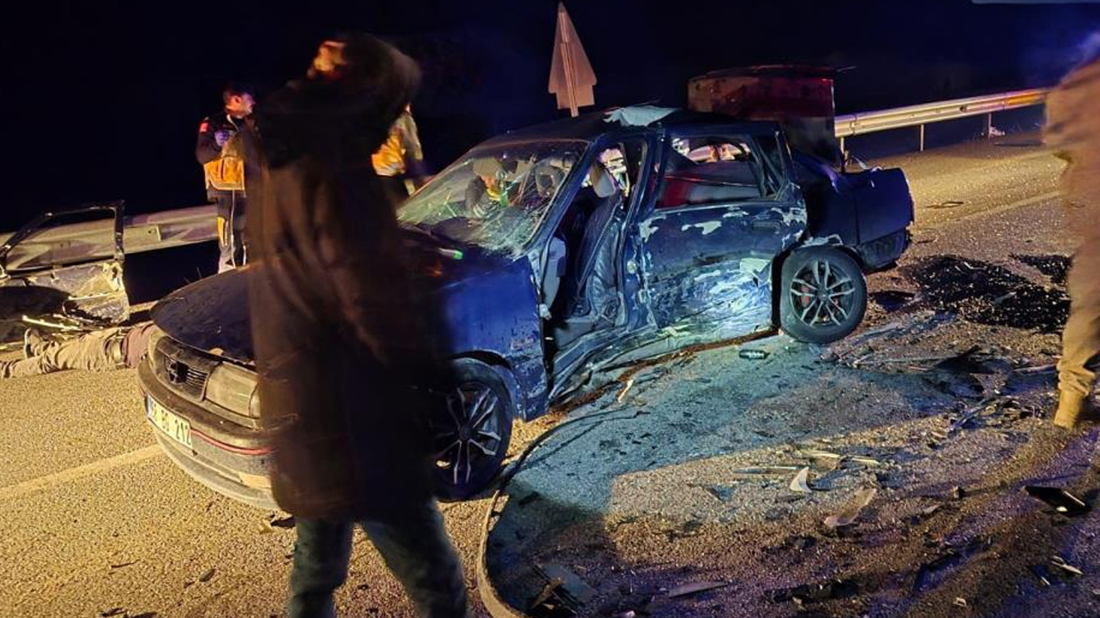 Van’da kaçak göçmenleri taşıyan otomobil kaza yaptı: Çok sayıda yaralı var