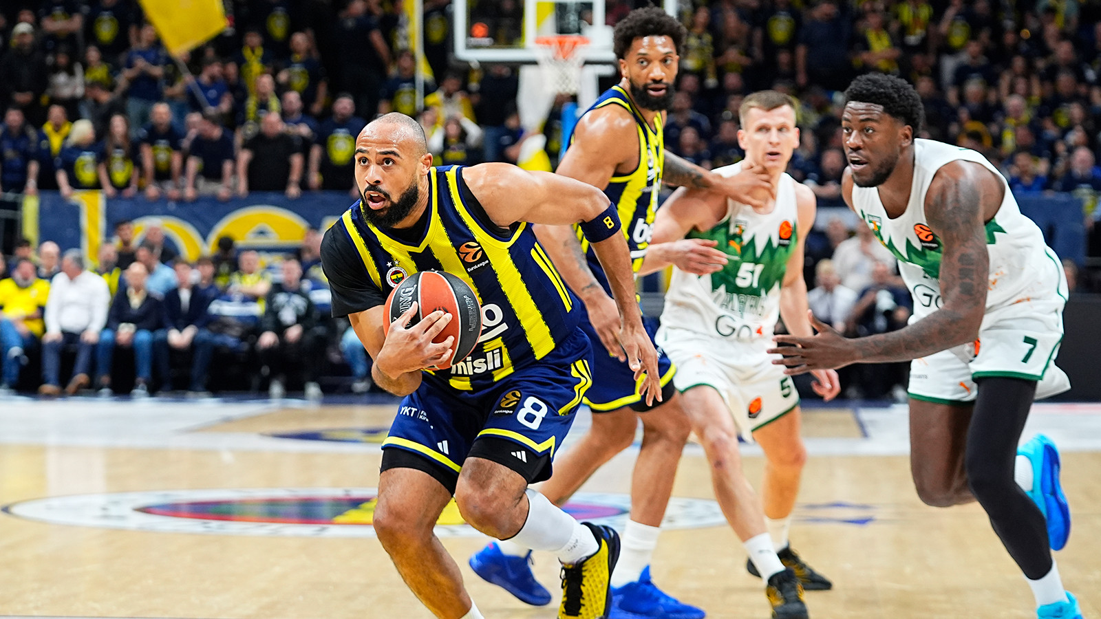 Fenerbahçe Beko, Zalgiris'i yenerek seride durumu 2-0 yaptı