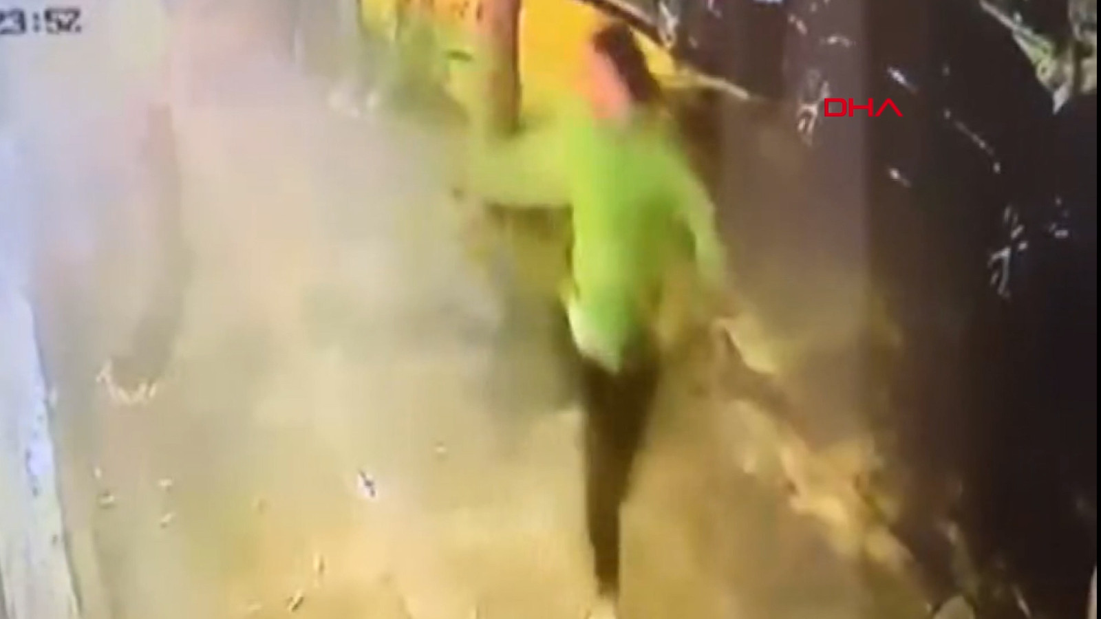 Kadıköy’de mekanda istenmeyen kişi havaya ateş açtı! 21 suç kaydı olduğu ortaya çıktı