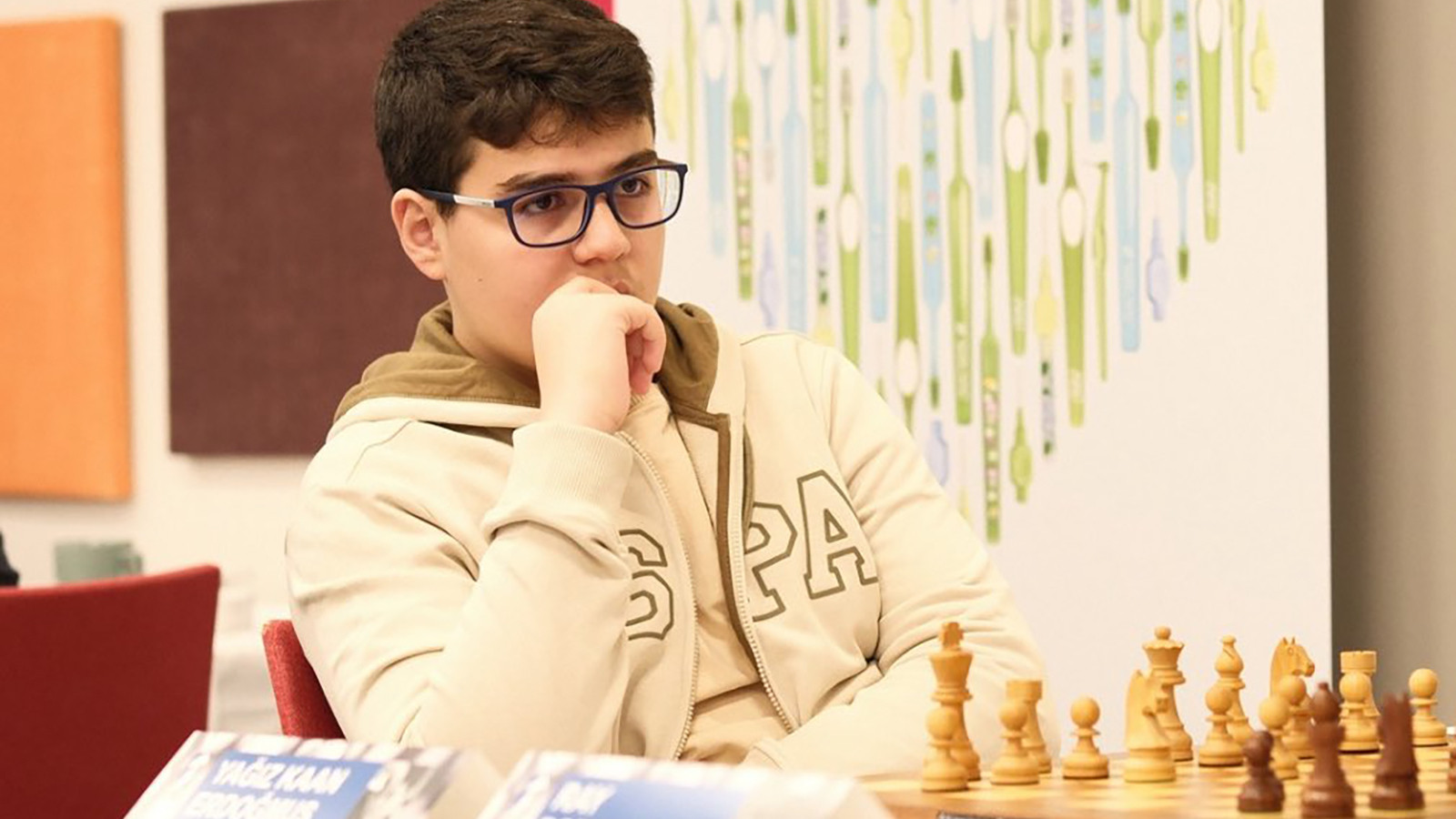 Satranç oyuncusu Yağız Kaan Erdoğmuş, dünya sıralamasında 32. sıraya yükseldi