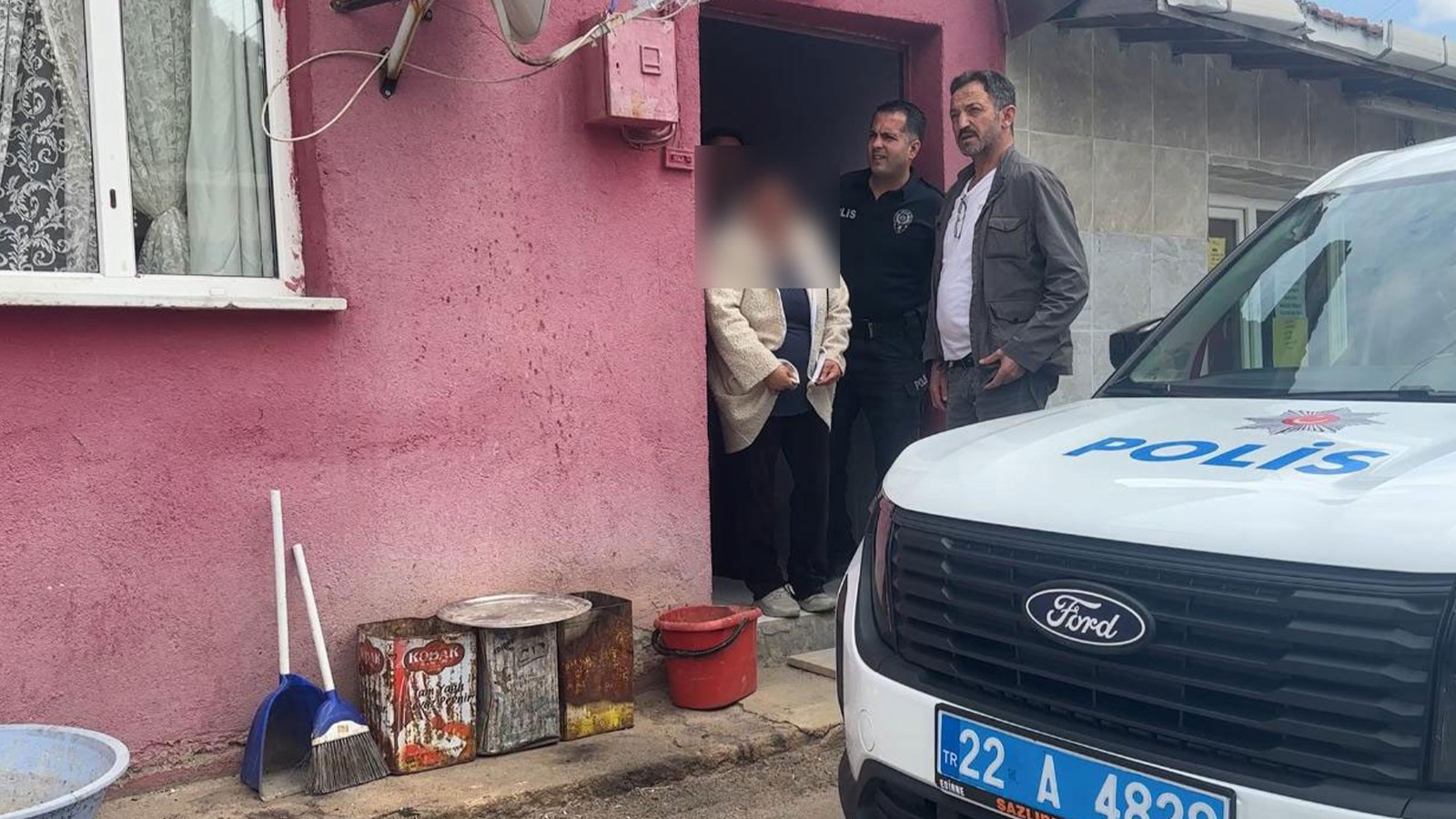 Tartıştığı eşini bıçakla yaralayan kadın gözaltına alındı