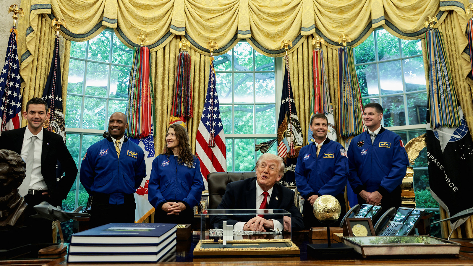 Trump'tan UFO'larla ilgili gizli belge açıklaması