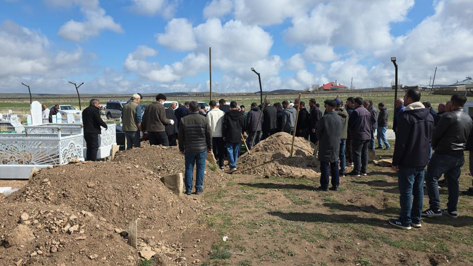 Van'da korkunç olay! 5 yaşındaki çocuk sokak köpeklerinin saldırısında öldü