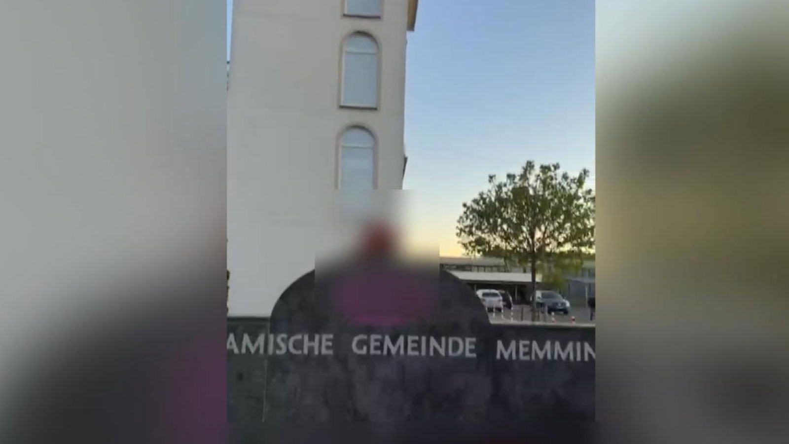 Almanya'da çirkin saldırı! Caminin duvarı tahrip edilip girişine domuz başı bırakıldı