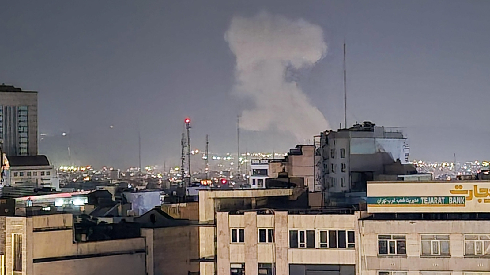 İran basını: Tahran’da hava savunma sistemleri devreye girdi